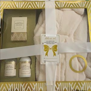 Fresh Jasmine Deluxe Bath set